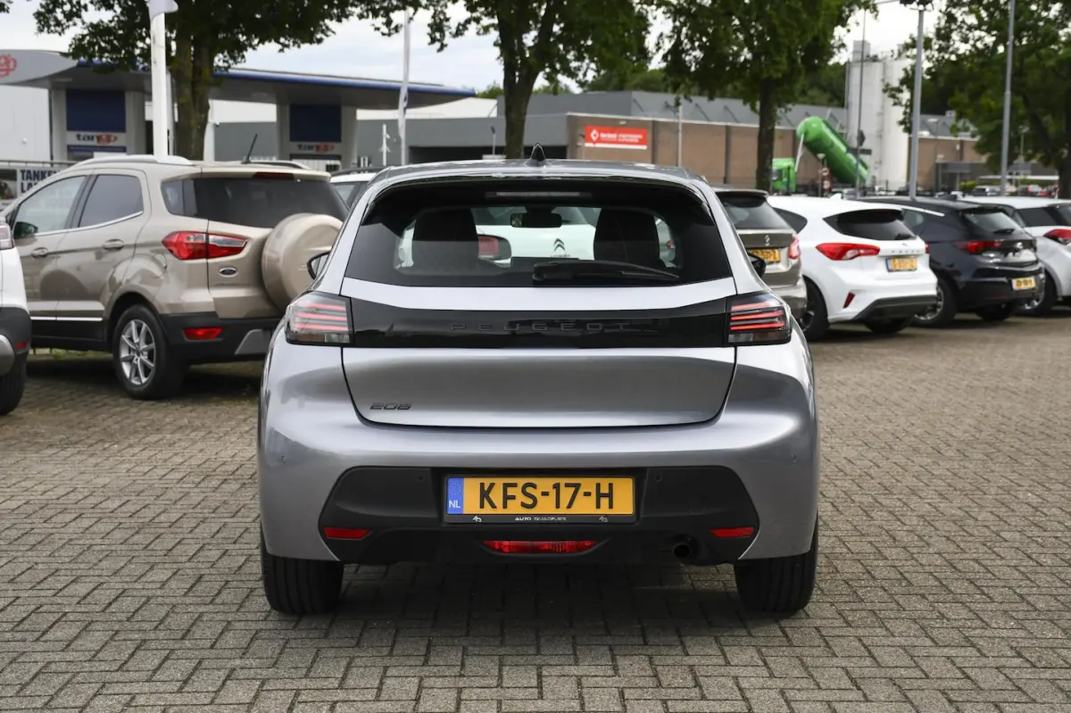 1.2 100 Active 100PK/ APPLE CARPLAY/ NAVIGATIE
