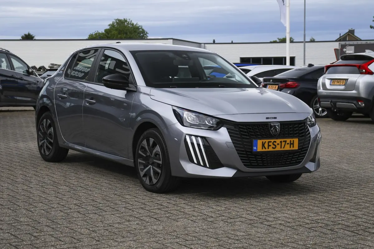 1.2 100 Active 100PK/ APPLE CARPLAY/ NAVIGATIE