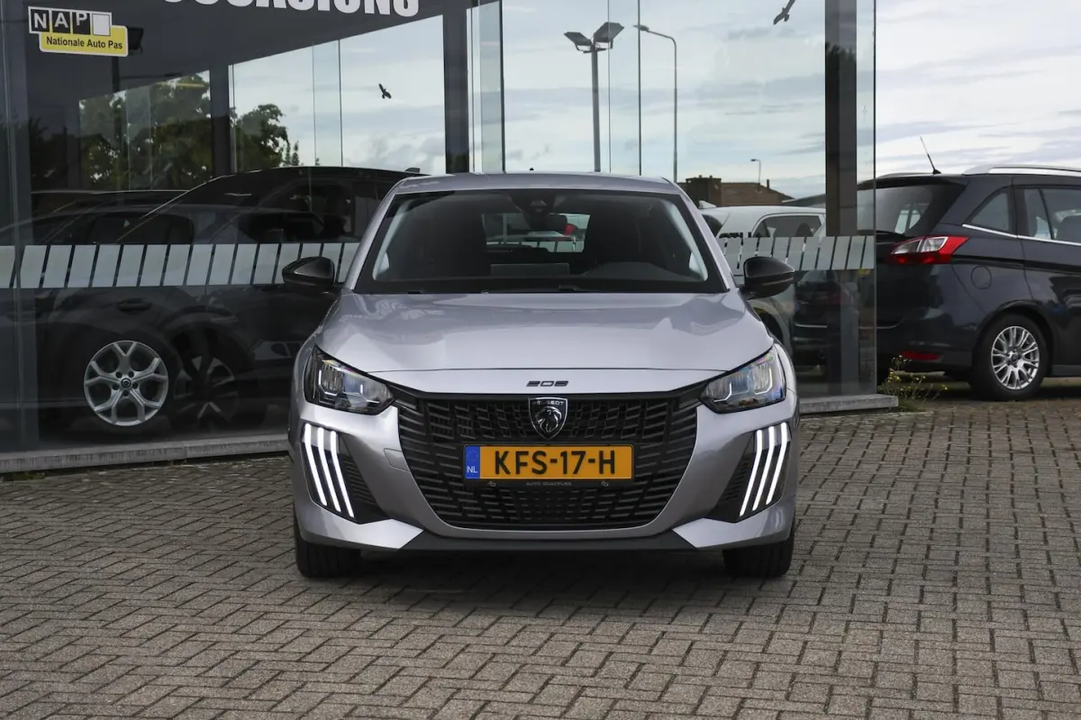 1.2 100 Active 100PK/ APPLE CARPLAY/ NAVIGATIE