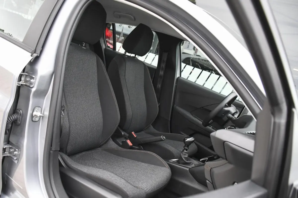 1.2 100 Active 100PK/ APPLE CARPLAY/ NAVIGATIE
