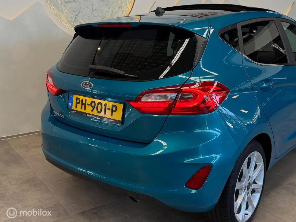 1.0 EcoBoost Titanium Panorama/Keyless/Carplay/Camera