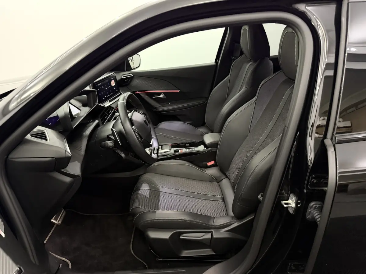 1.2 Hybrid 136 GT Camera, Navi, Virtual desk, Half leder, Cruise control, Apple carplay, L