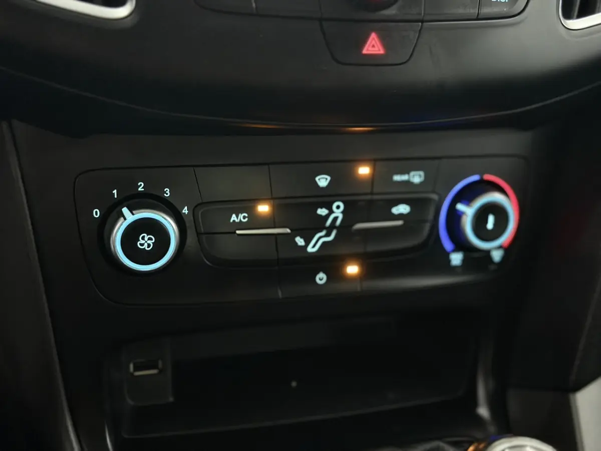 1.0 Trend Edition Apple carplay, Parkeersensoren, Navi, Cruise control, A start stop, Airc