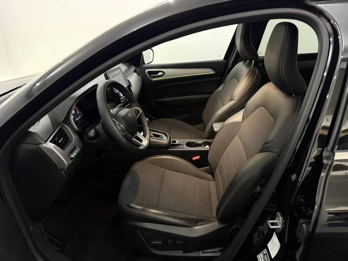 1.6 E-Tech full hybrid 145 techno 360 Camera, Navi, Virtual desk, Keyless start, Winterpak