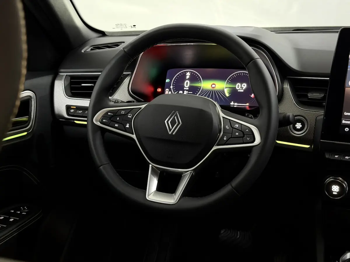 1.6 E-Tech full hybrid 145 techno 360 Camera, Navi, Virtual desk, Keyless start, Winterpak