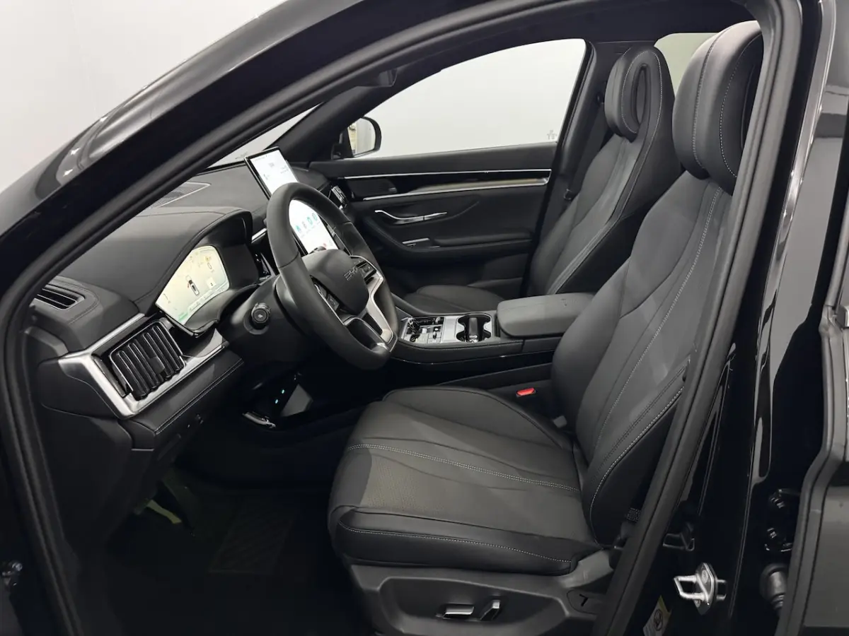 1.5 DM-i FWD Boost Black edition 360 Camera, Pano, Leder, Navi, Infinity, Elektrische acht