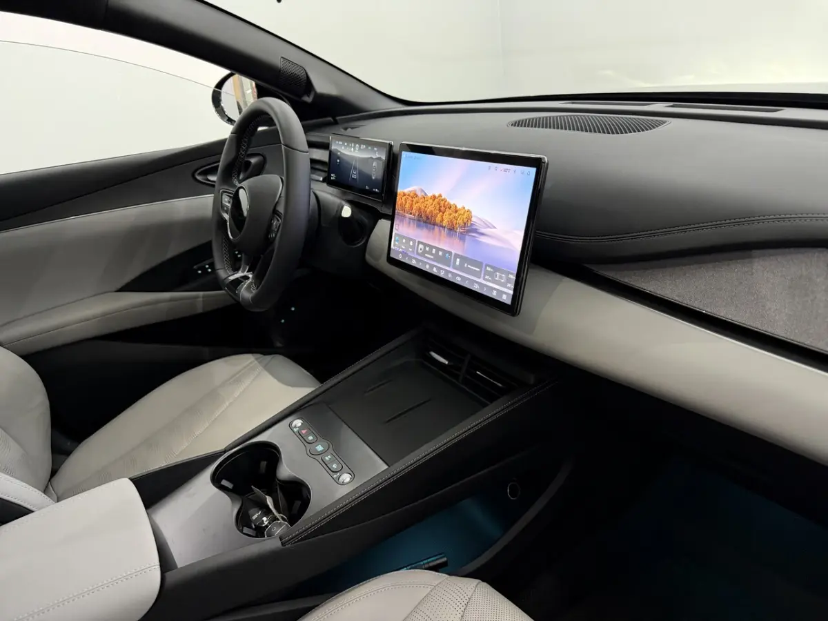 1.5 DM-i Boost PHEV Leder, Camera, Apple carplay, Keyless start, Cruise control, Elektrisc