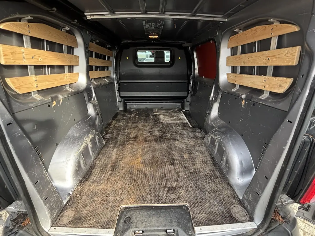 1.5 BlueHDI 100 Standard Premium | Comfort Scheidingswand | Bank | Betimmering