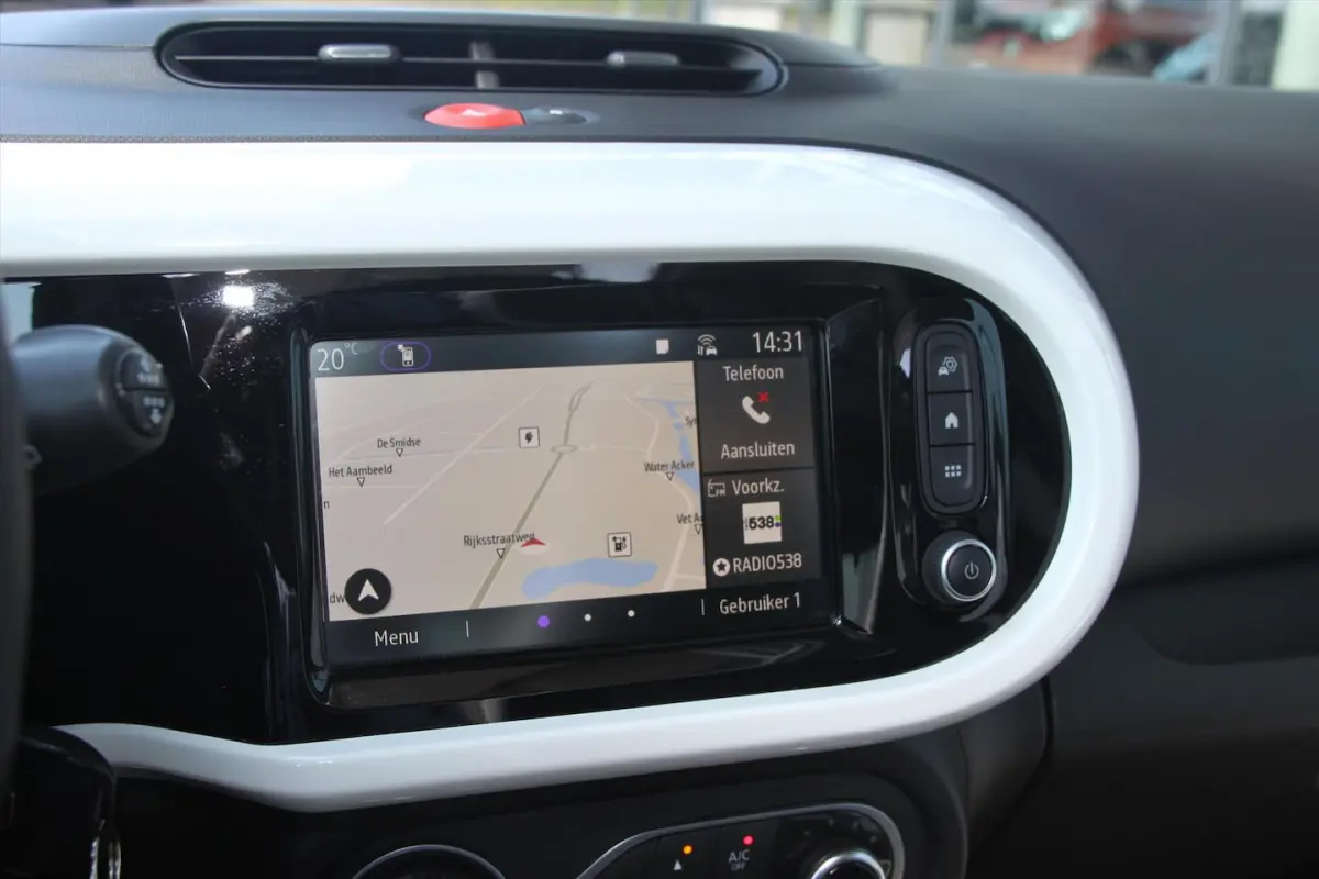 82PK-INTENS-CABRIO-69DKM-NAVI-CRUISE-BLUET-LMV-
