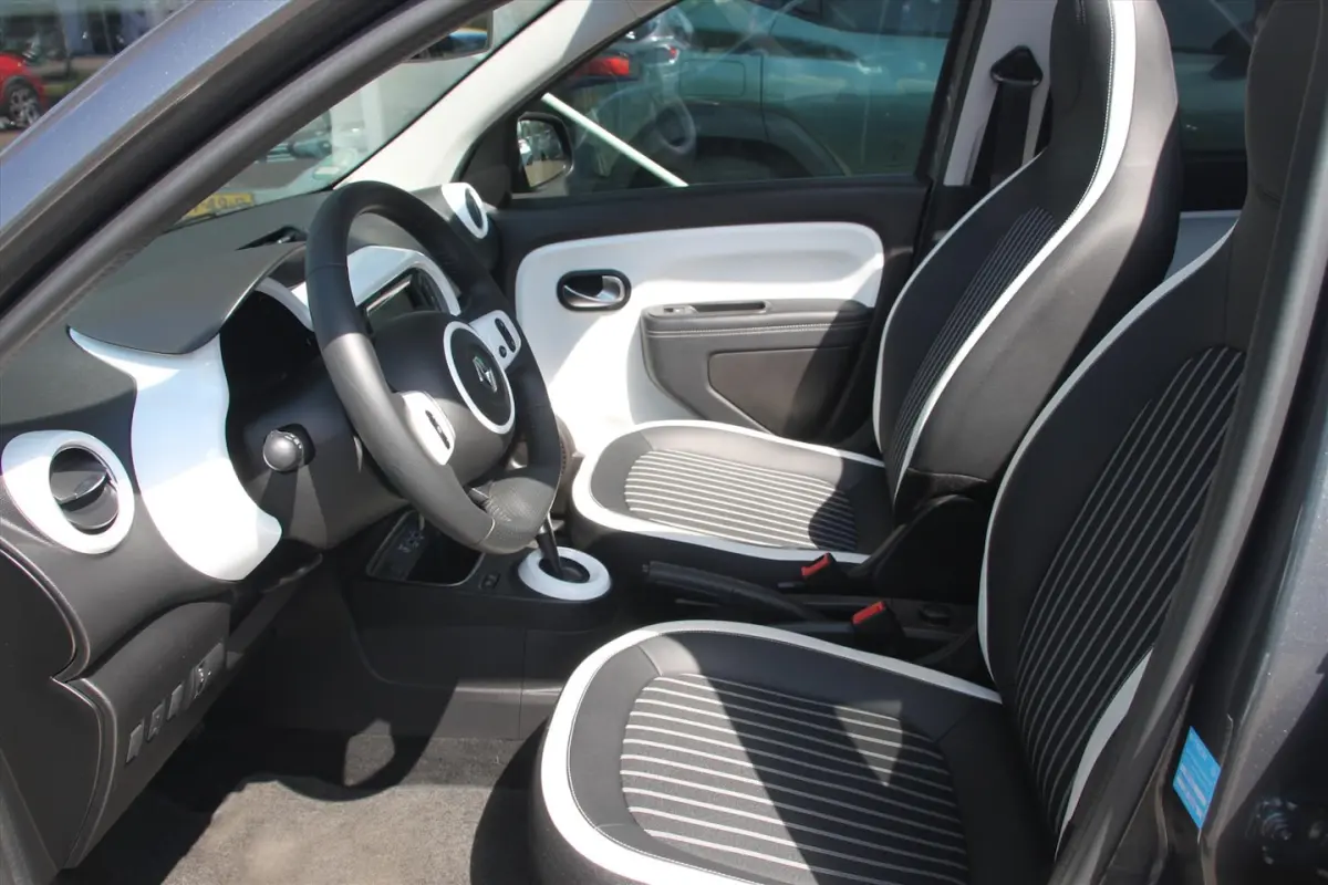 82PK-INTENS-CABRIO-69DKM-NAVI-CRUISE-BLUET-LMV-