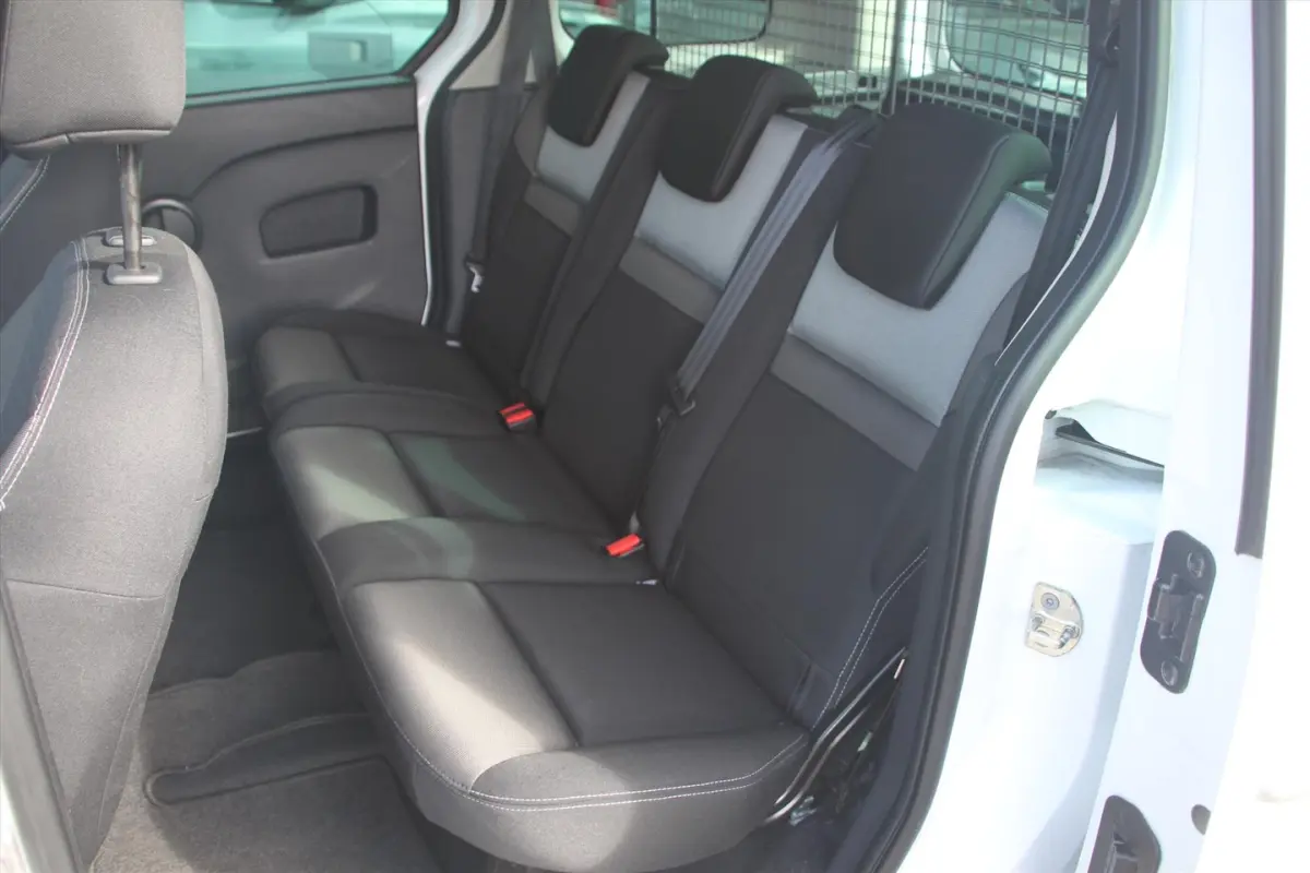 Ii 115PK-LIMITED-AUTOM-104DKM-CLIMA-CRUISE-BLUET-