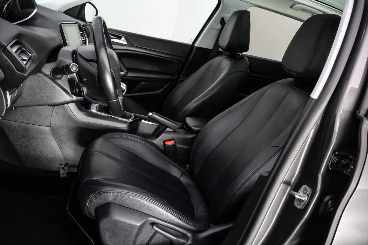 1.2T EXECUTIVE Advantage PANO | LEDER | CARPLAY | NAVI | DAB | CRUISE | PDC V+A | LMV