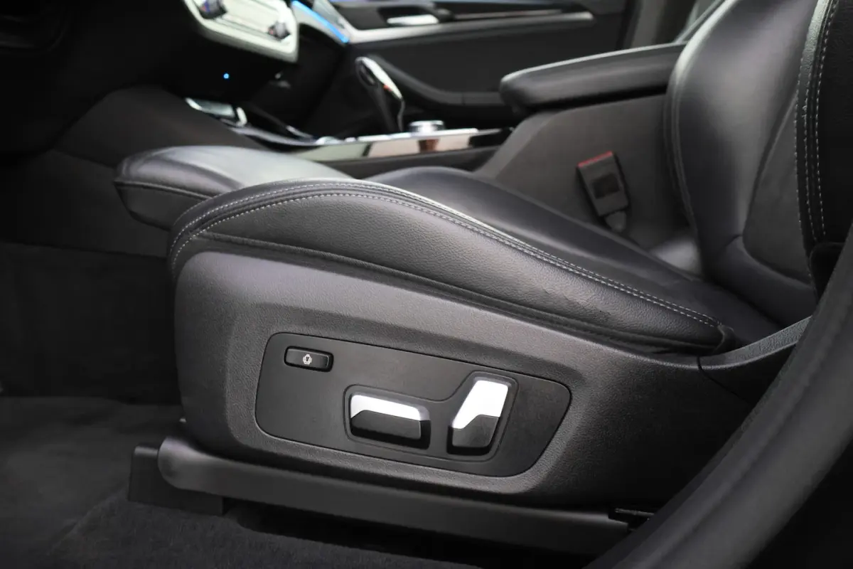 30e XDr. X-LINE Executive SOH 95% | FULL LED | CAMERA | MEMORY | ACC | LEDER | CARPLAY | D