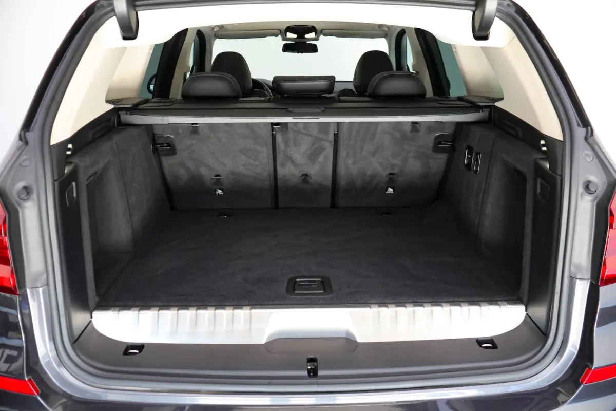 30e XDr. X-LINE Executive SOH 95% | FULL LED | CAMERA | MEMORY | ACC | LEDER | CARPLAY | D