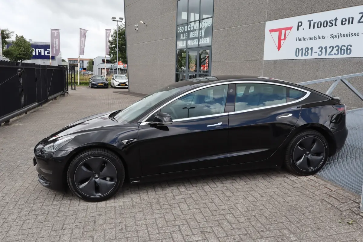 Long Range AWD 75 kWh Nederlandse auto/Panoramadak/Autopilot/Stoelverwarming voor en achte