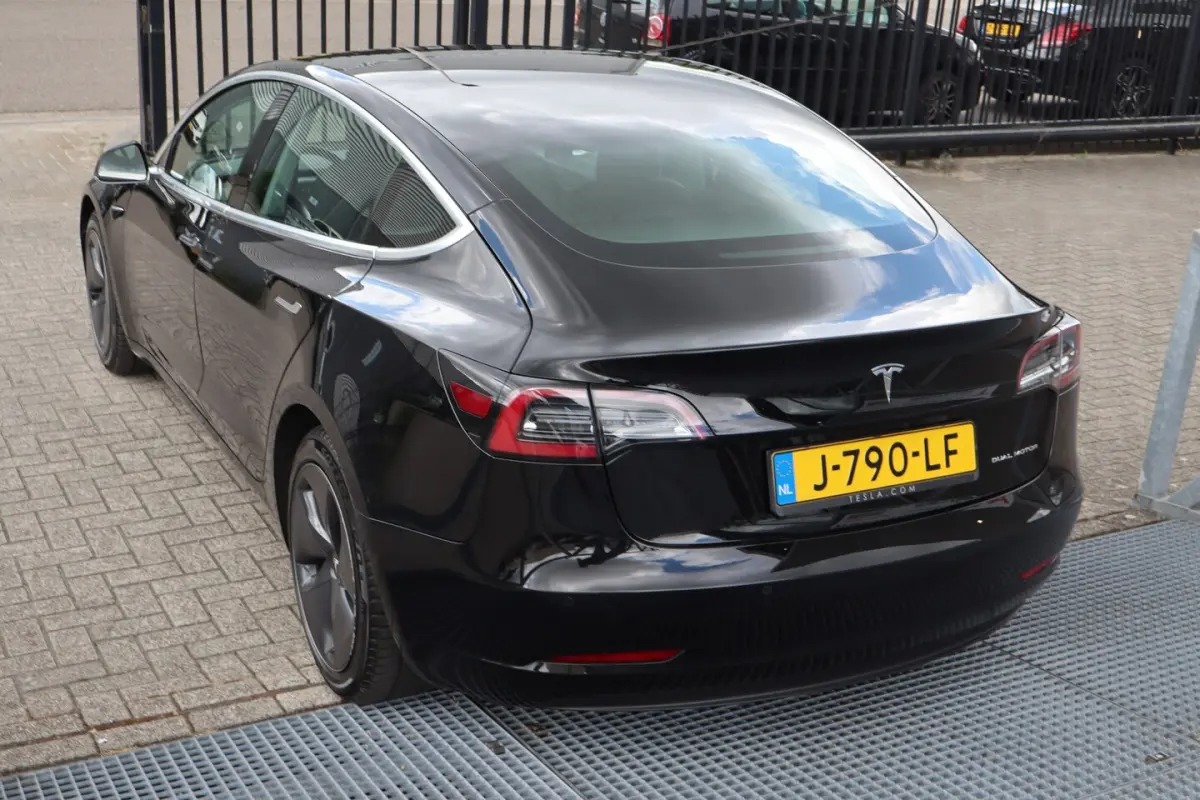 Long Range AWD 75 kWh Nederlandse auto/Panoramadak/Autopilot/Stoelverwarming voor en achte