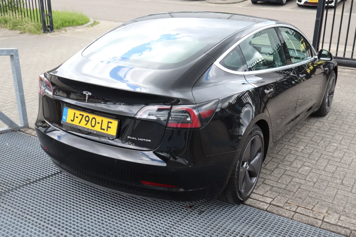 Long Range AWD 75 kWh Nederlandse auto/Panoramadak/Autopilot/Stoelverwarming voor en achte