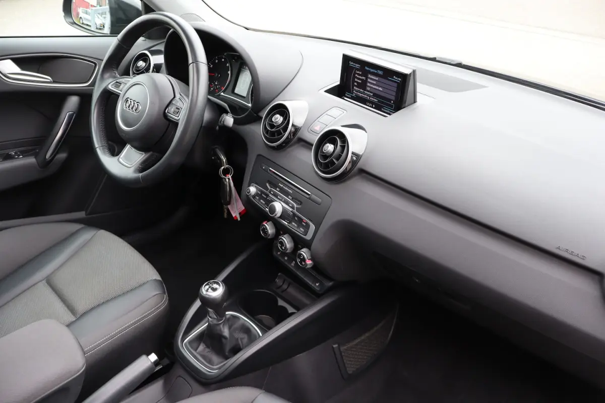 1.0 TFSI S-Line Panoramadak Stoelverwarming/Climate control/Navigatie/LED/Licht metalen ve