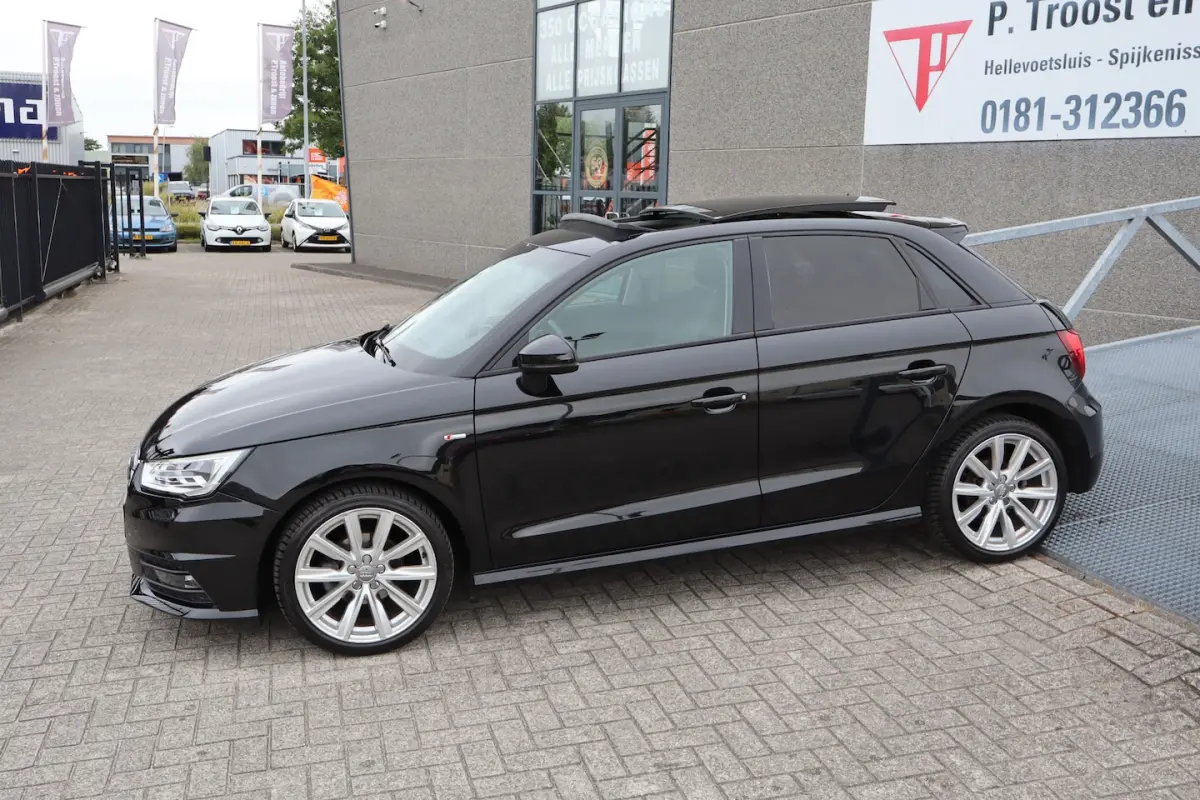 1.0 TFSI S-Line Panoramadak Stoelverwarming/Climate control/Navigatie/LED/Licht metalen ve
