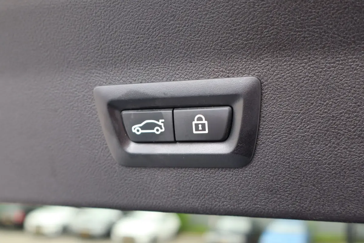 xDrive20i High Executive Apple carplay/Achteruitrijcamera/Intelligent safety/Lederen stoel