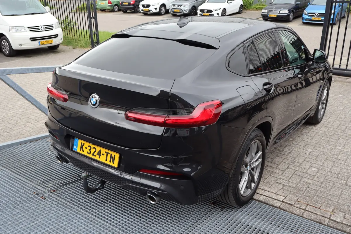 xDrive20i High Executive Apple carplay/Achteruitrijcamera/Intelligent safety/Lederen stoel