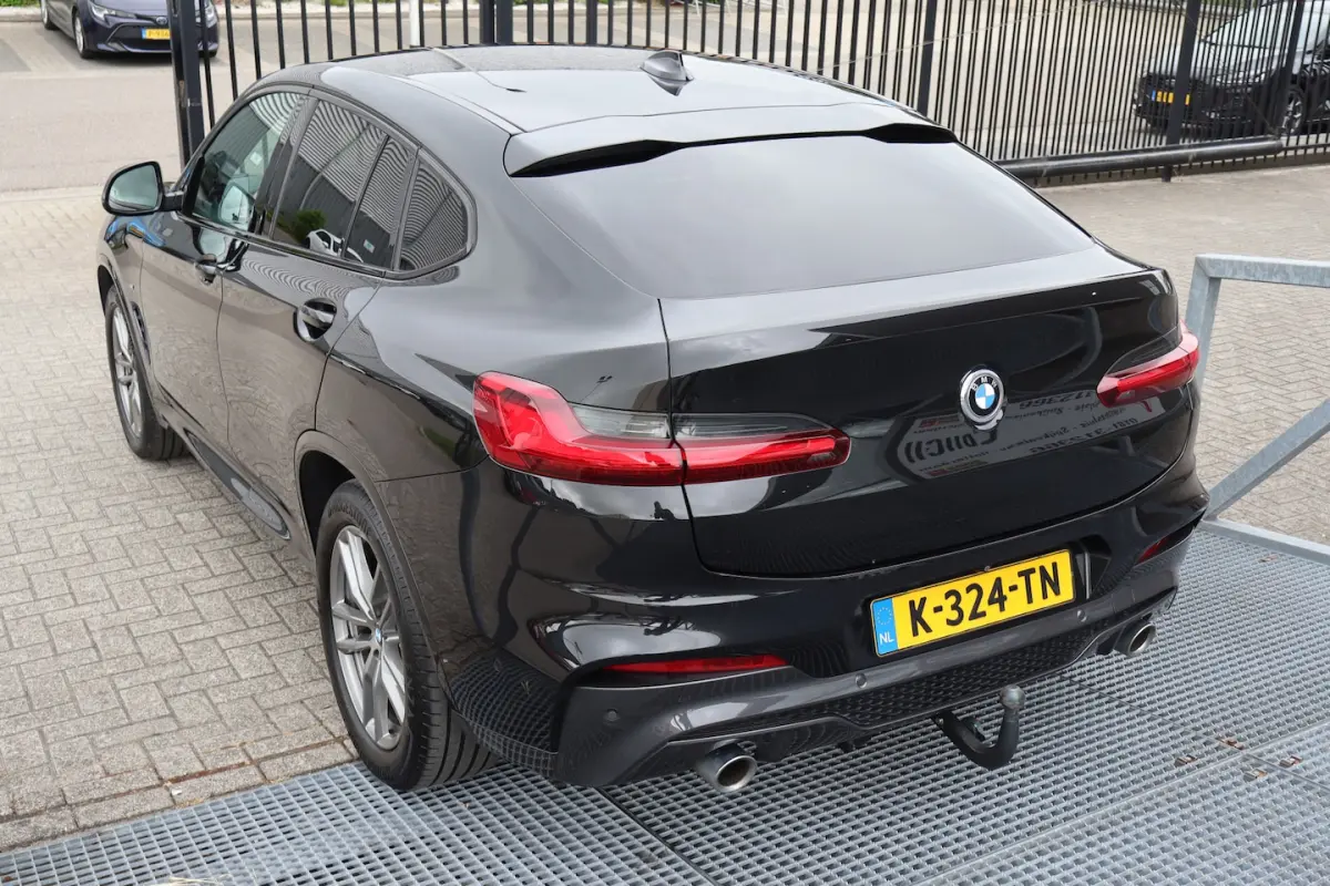 xDrive20i High Executive Apple carplay/Achteruitrijcamera/Intelligent safety/Lederen stoel
