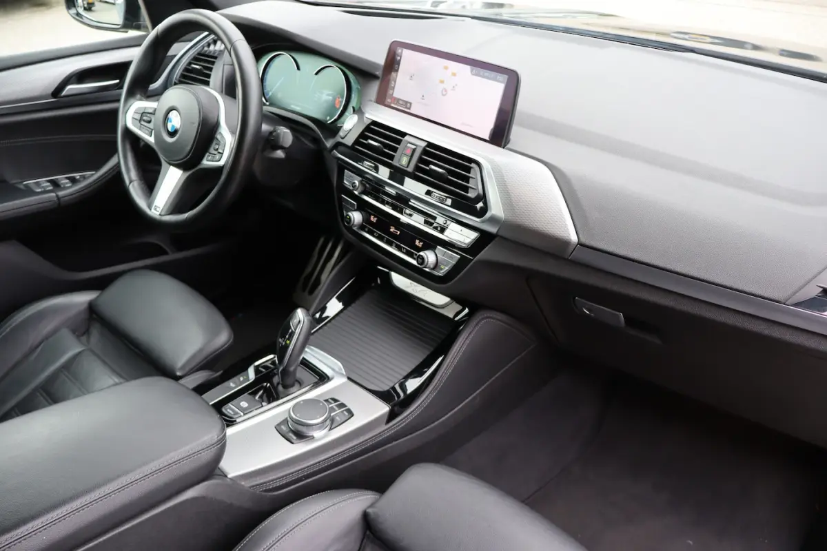 xDrive20i High Executive Apple carplay/Achteruitrijcamera/Intelligent safety/Lederen stoel