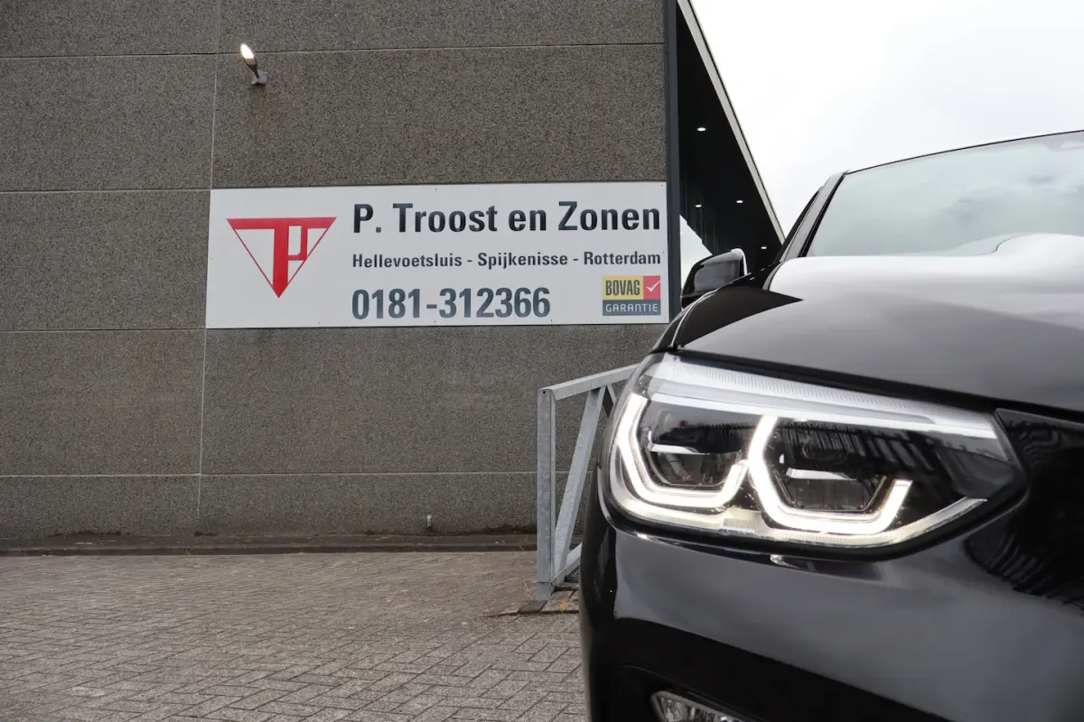 xDrive20i High Executive Apple carplay/Achteruitrijcamera/Intelligent safety/Lederen stoel