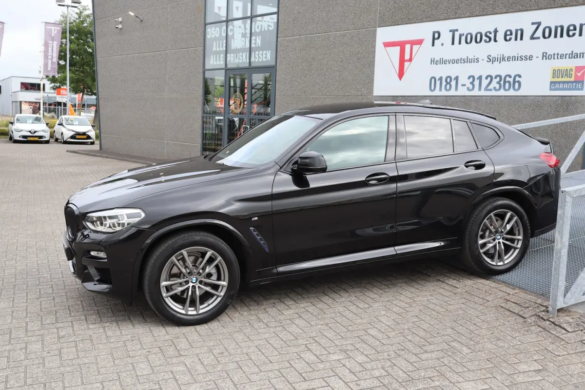 xDrive20i High Executive Apple carplay/Achteruitrijcamera/Intelligent safety/Lederen stoel