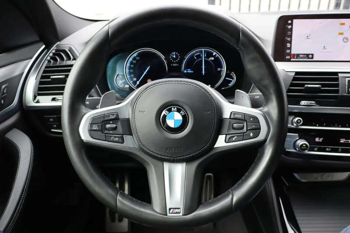xDrive20i High Executive Apple carplay/Achteruitrijcamera/Intelligent safety/Lederen stoel