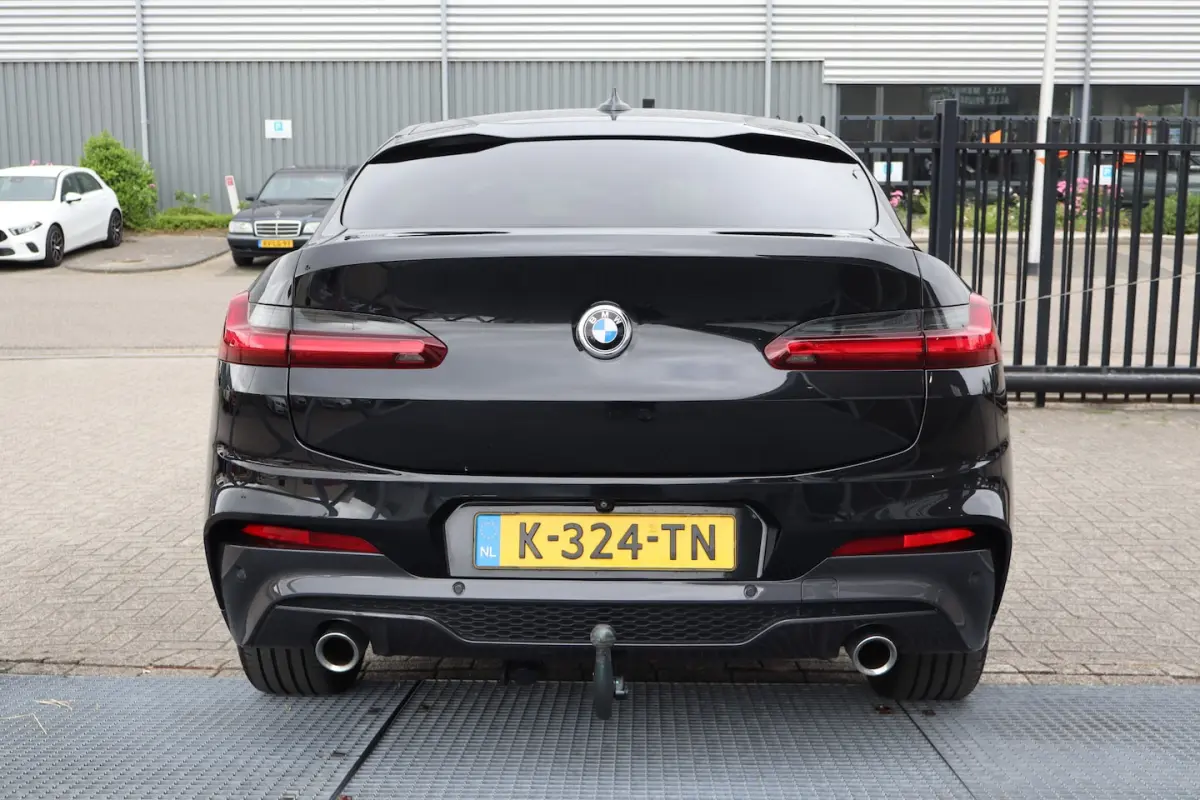 xDrive20i High Executive Apple carplay/Achteruitrijcamera/Intelligent safety/Lederen stoel