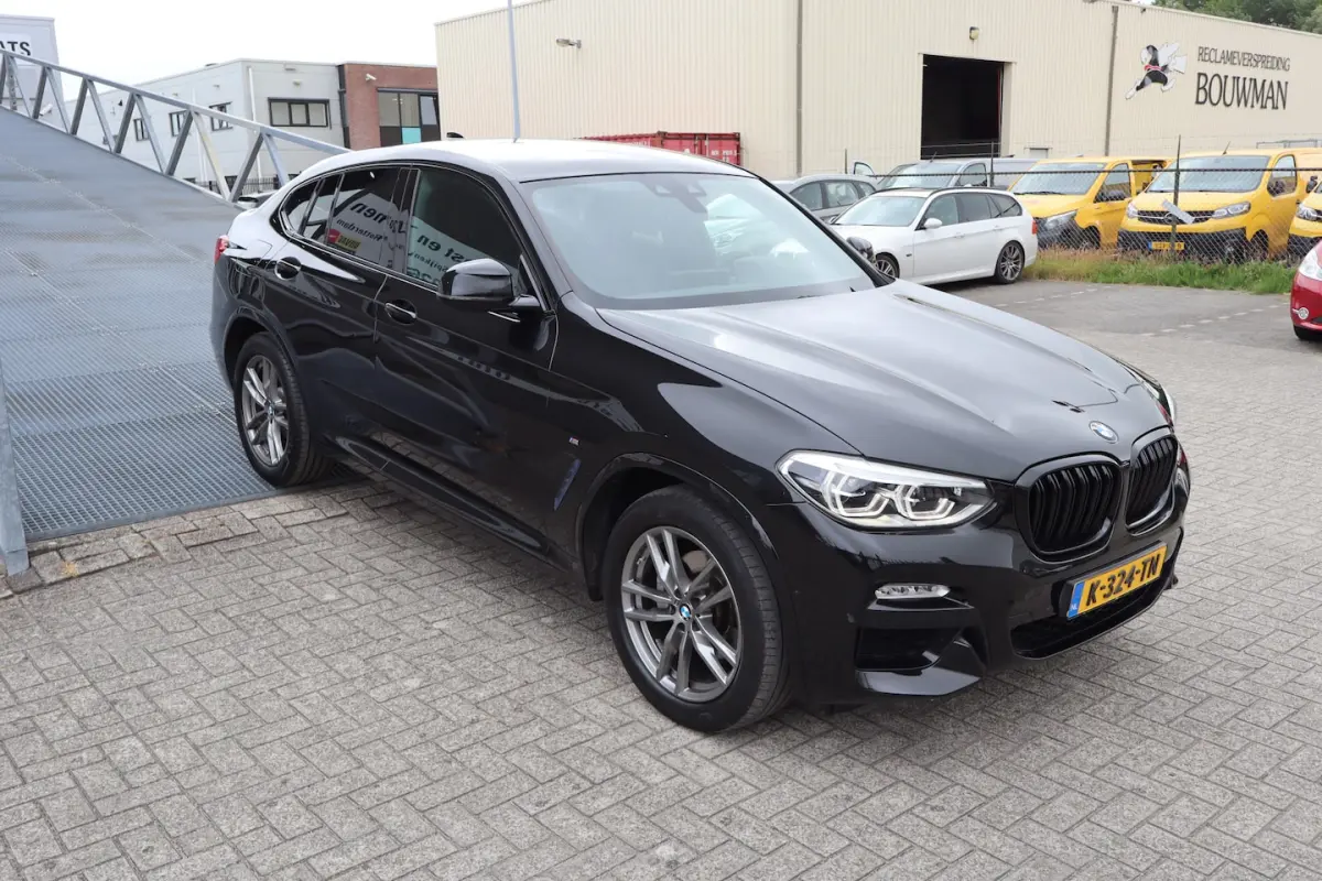 xDrive20i High Executive Apple carplay/Achteruitrijcamera/Intelligent safety/Lederen stoel