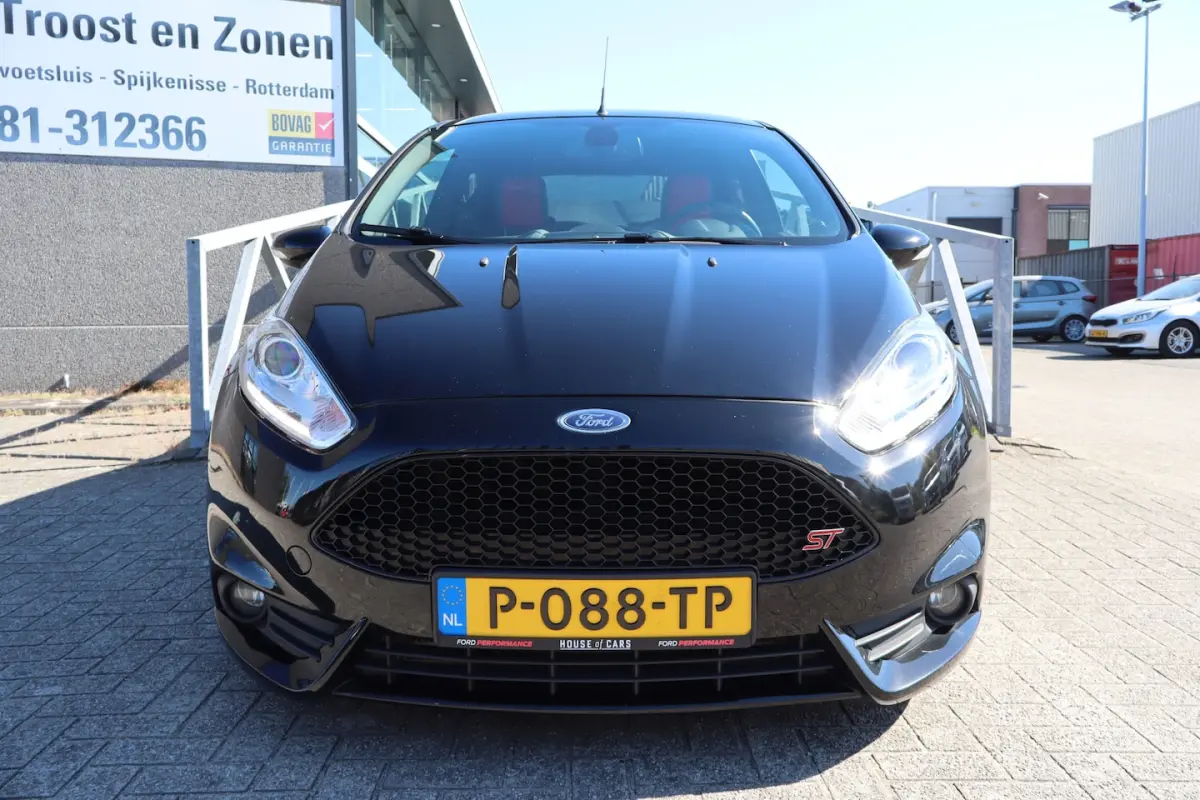 1.6 ST2 Achteruitrijcamera/Stoelverwarming/Climate control/Recaro sportstoelen/Licht metal