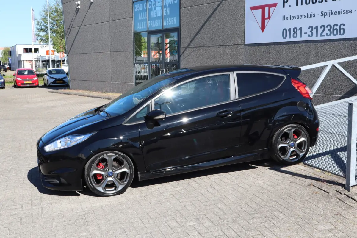 1.6 ST2 Achteruitrijcamera/Stoelverwarming/Climate control/Recaro sportstoelen/Licht metal