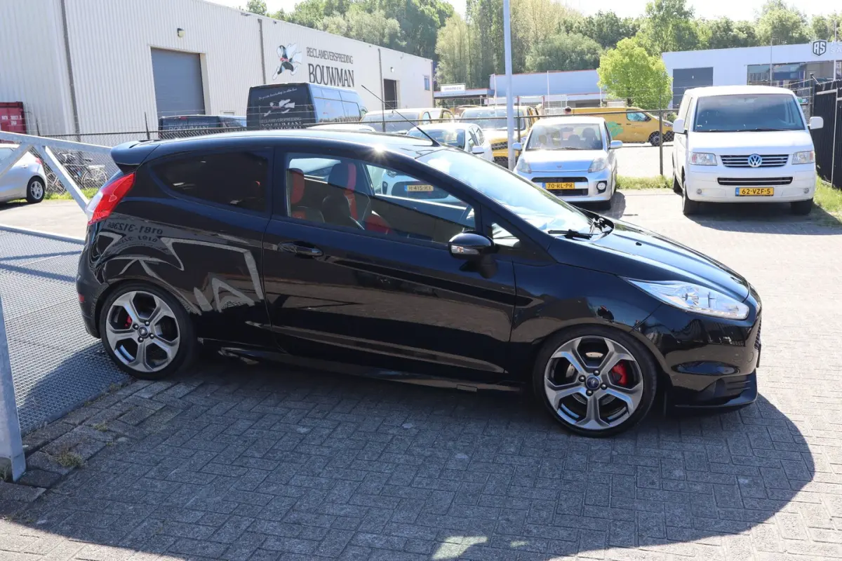 1.6 ST2 Achteruitrijcamera/Stoelverwarming/Climate control/Recaro sportstoelen/Licht metal
