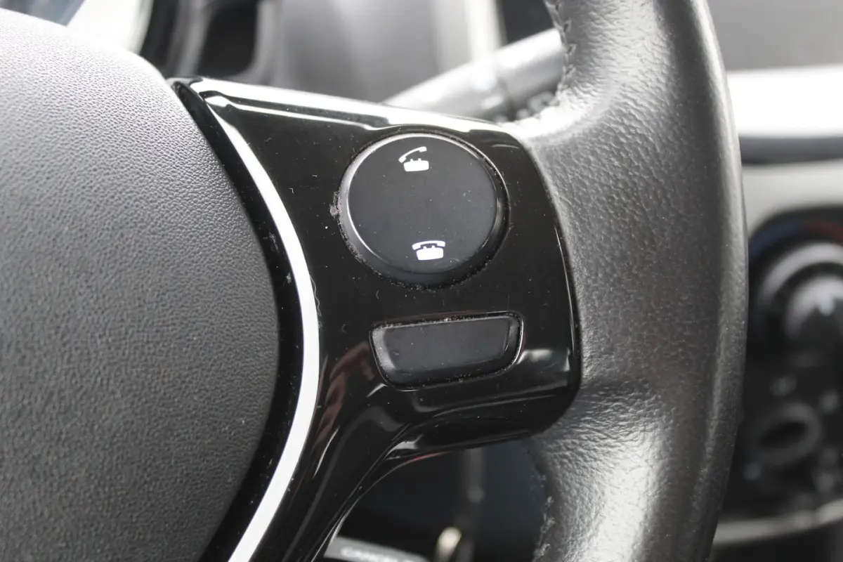1.0 VVT-i x-play Navigatie/Airco/Achteruitrijcamera/Toerenteller/Elektrische ramen/Elektri