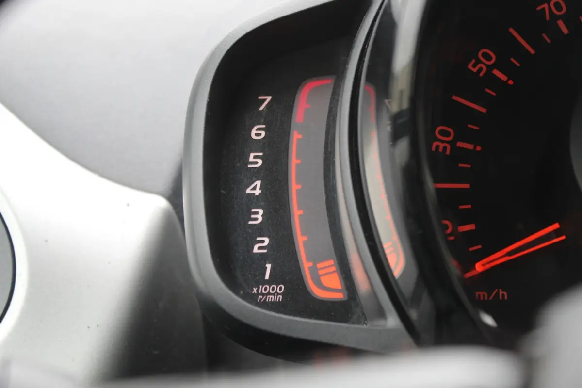 1.0 VVT-i x-play Navigatie/Airco/Achteruitrijcamera/Toerenteller/Elektrische ramen/Elektri
