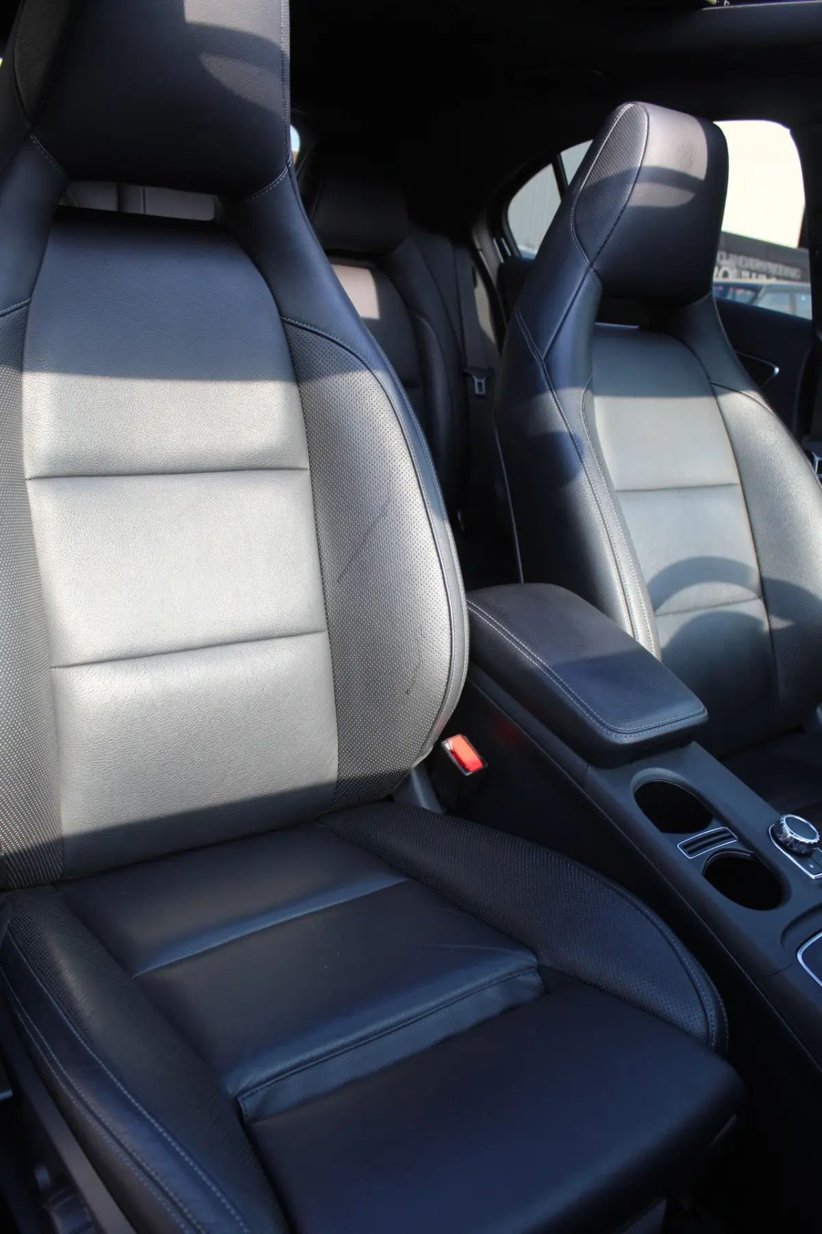 250 AMG Automaat/Panoramadak/Navigatie/Cruise control/Apple Carplay/Parkeersensoren/Ledere