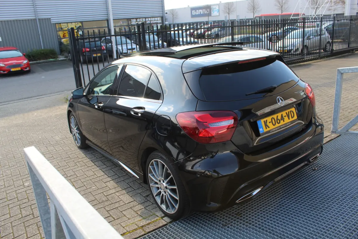 250 AMG Automaat/Panoramadak/Navigatie/Cruise control/Apple Carplay/Parkeersensoren/Ledere