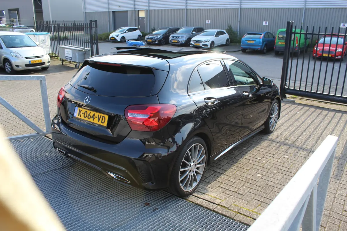 250 AMG Automaat/Panoramadak/Navigatie/Cruise control/Apple Carplay/Parkeersensoren/Ledere