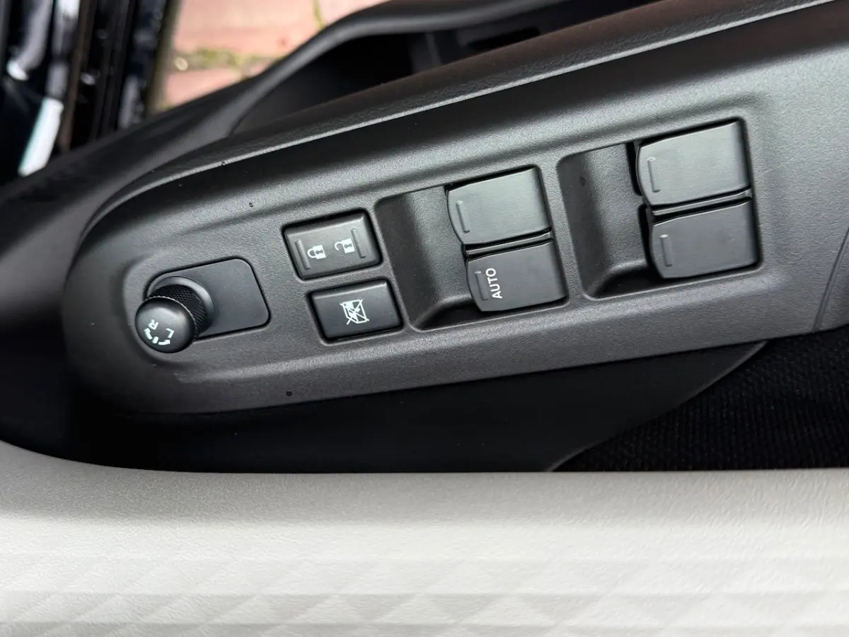 1.2 Comfort Smart Hybrid 6 X SWIFT 1Eig. 3100 km b.j.1-2025 Carplay , Camera