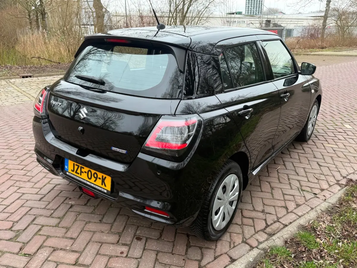 1.2 Comfort Smart Hybrid 6 X SWIFT 1Eig. 3100 km b.j.1-2025 Carplay , Camera