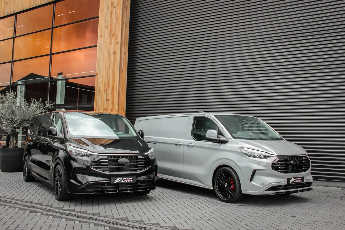 320 L2H1 Sport 71 kWh DC DUBBEL CABINE / JB-EDITON / CAMERA / 370KM RANGE / APPLE CARPLAY