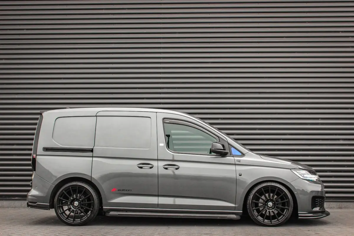 2.0 TDI 199PK JB-EDITION / MAXTRON / SIDE- BARS / VERLAGING / ELEK- PAKKET / PDC / CAMERA