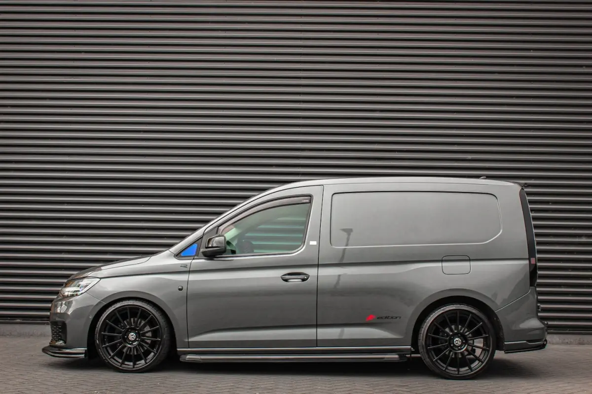 2.0 TDI 199PK JB-EDITION / MAXTRON / SIDE- BARS / VERLAGING / ELEK- PAKKET / PDC / CAMERA