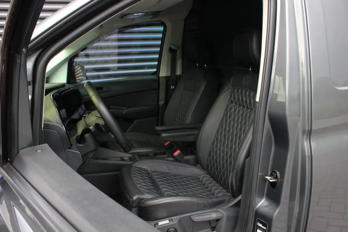 2.0 TDI 199PK JB-EDITION / MAXTRON / SIDE- BARS / VERLAGING / ELEK- PAKKET / PDC / CAMERA