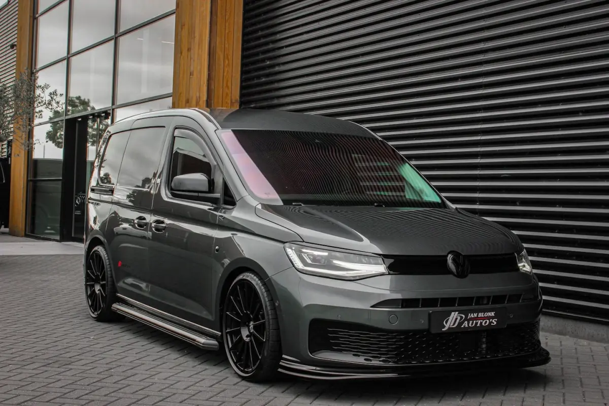 2.0 TDI 199PK JB-EDITION / MAXTRON / SIDE- BARS / VERLAGING / ELEK- PAKKET / PDC / CAMERA