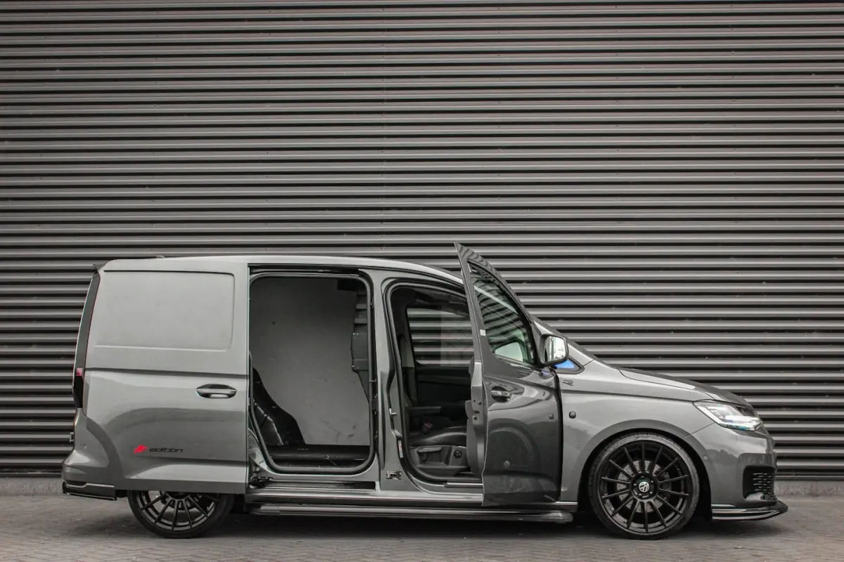 2.0 TDI 199PK JB-EDITION / MAXTRON / SIDE- BARS / VERLAGING / ELEK- PAKKET / PDC / CAMERA
