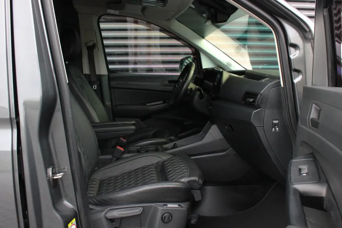 2.0 TDI 199PK JB-EDITION / MAXTRON / SIDE- BARS / VERLAGING / ELEK- PAKKET / PDC / CAMERA