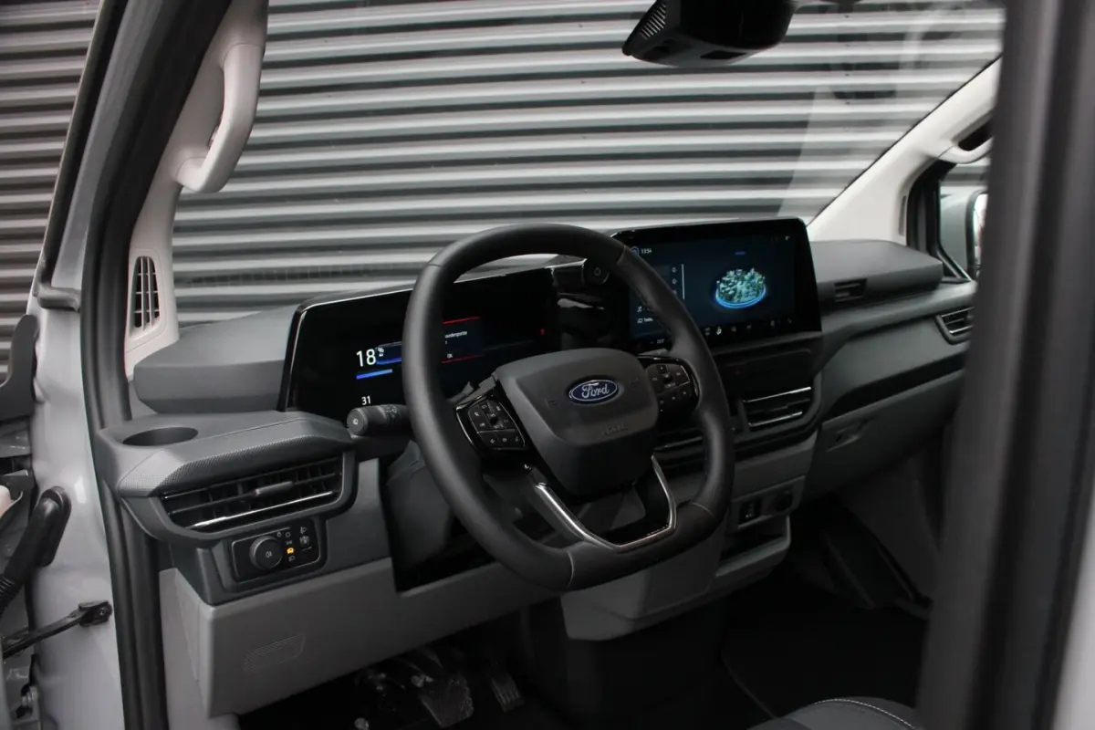 340 L2H1 Limited 65 kWh 218PK / JB-EDIITON / CAMERA / 328KM RANGE / APPLE CARPLAY /DRIVERS